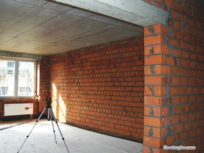 Как крепить кирпичные перегородки к потолку, к стене и полу