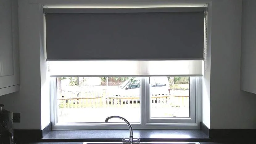 Как постирать рулонные шторы в домашних условиях без вреда для них